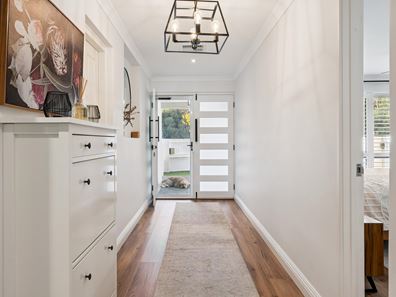 20 Troode Street, Lake Coogee WA 6166