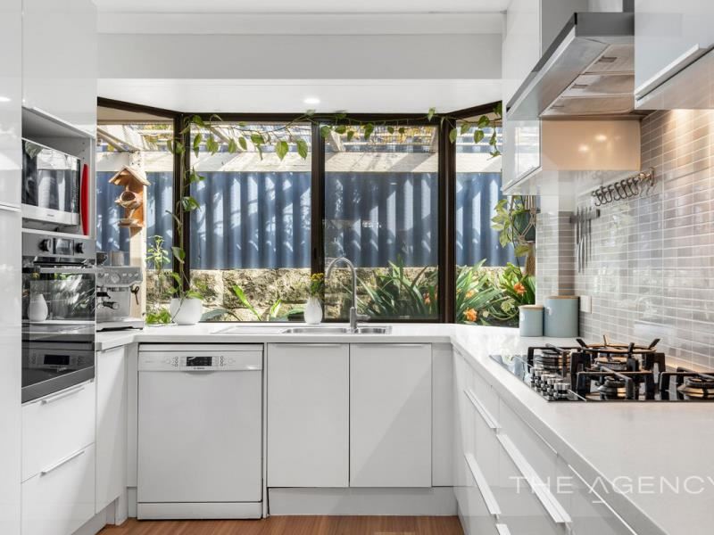 11 Buckingham Crescent, Kardinya