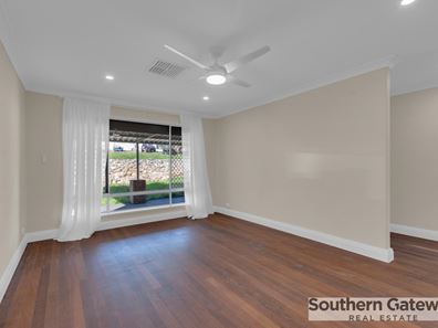 17 Sulphur Road, Orelia WA 6167