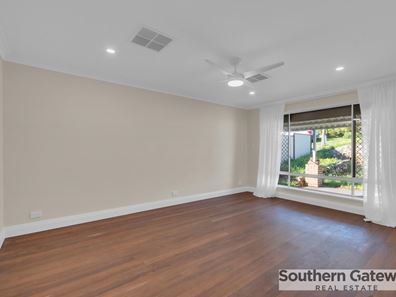 17 Sulphur Road, Orelia WA 6167