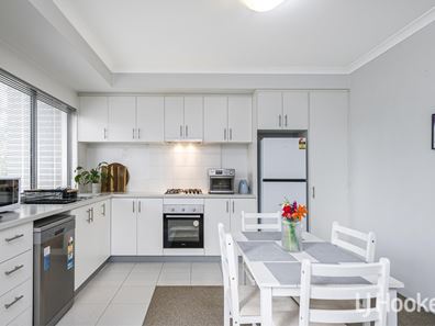 1/11 Debenham Street, Thornlie WA 6108