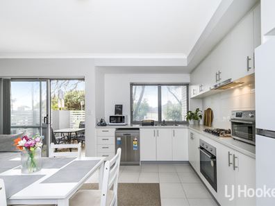 1/11 Debenham Street, Thornlie WA 6108