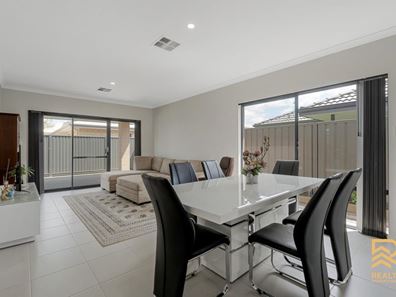 27 Little Close, East Cannington WA 6107