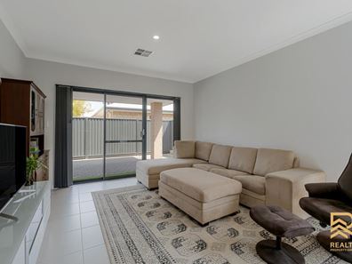 27 Little Close, East Cannington WA 6107