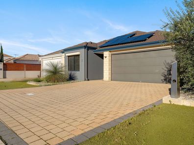 22 Yallambee Way, Queens Park WA 6107