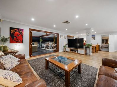 18 Seaside Gardens, Mullaloo WA 6027