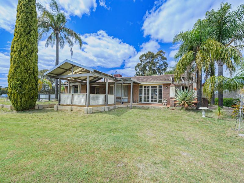 11 Almeria Parade, Muchea WA 6501