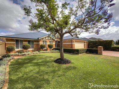 25 The Promenade, Wattle Grove WA 6107