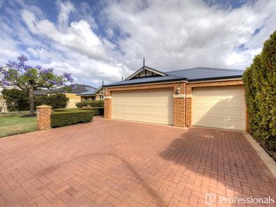 25 The Promenade, Wattle Grove WA 6107