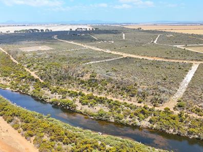 74 Long Pool Road, Hopetoun WA 6348