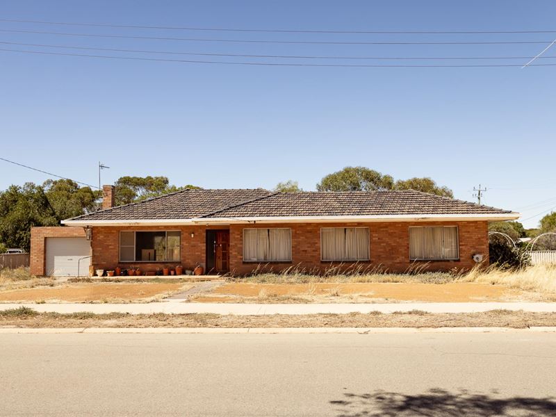 1 Harling Street, Merredin WA 6415