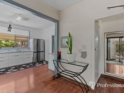 8 Ferrier Street, Swan View WA 6056