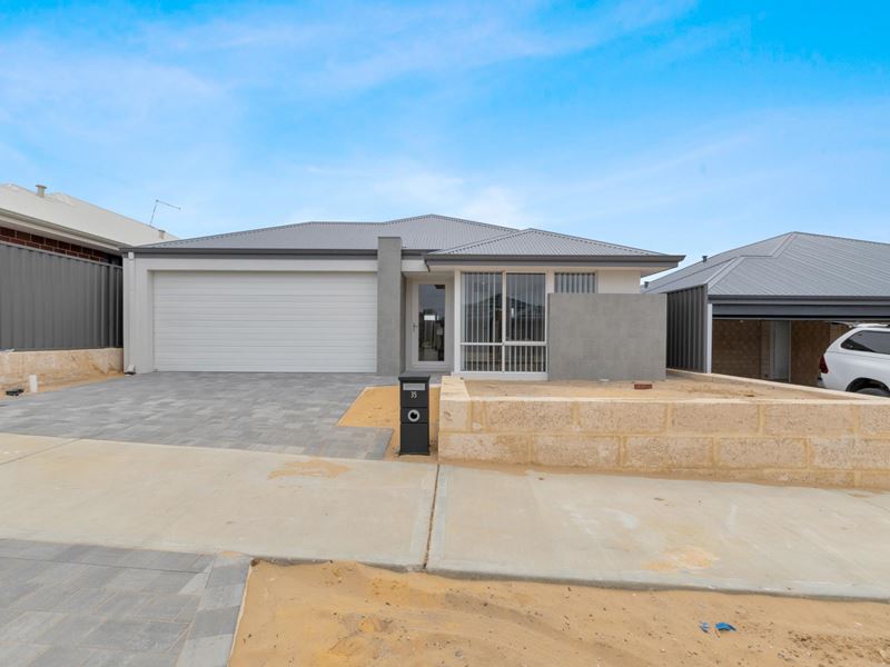 35 Cardinal Loop, Lakelands WA 6180