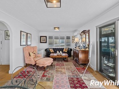 6 Oversby Street, Halls Head WA 6210