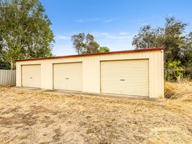 17 Milhinch Street, Muluckine WA 6401