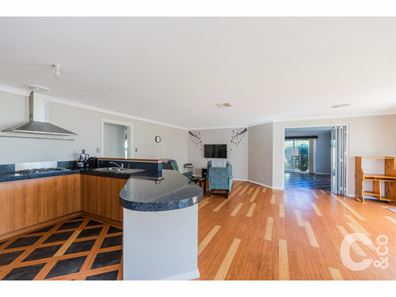 18 Hueston Lookout, Leda WA 6170