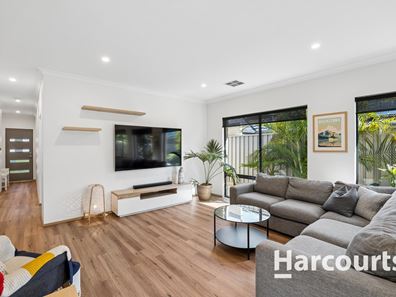 77 Vignerons Loop, Hocking WA 6065