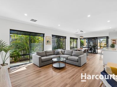 77 Vignerons Loop, Hocking WA 6065