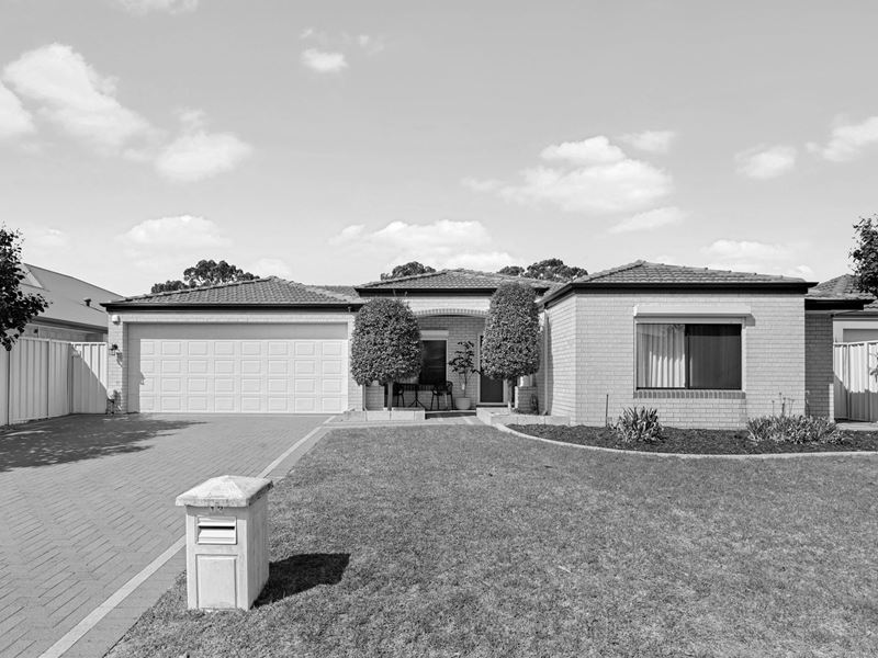 13 Royston Way, Lakelands