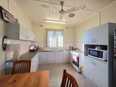 13B Morgan Way, Carnarvon WA 6701