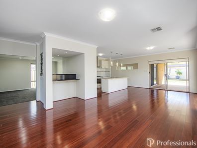 4 Balyat Way, Wattle Grove WA 6107