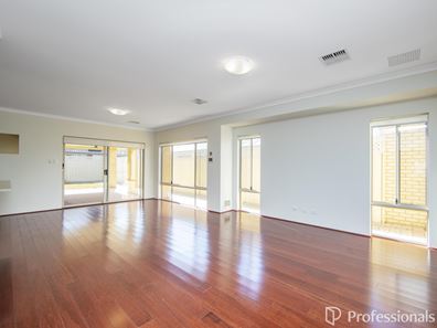 4 Balyat Way, Wattle Grove WA 6107