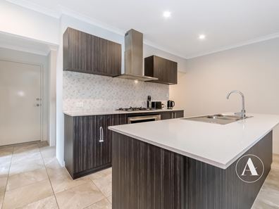 9 Waddington Loop, Haynes WA 6112