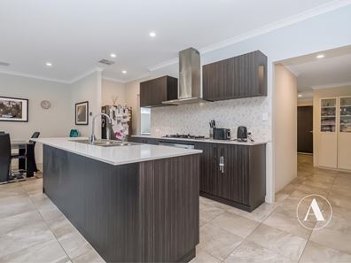 9 Waddington Loop, Haynes WA 6112