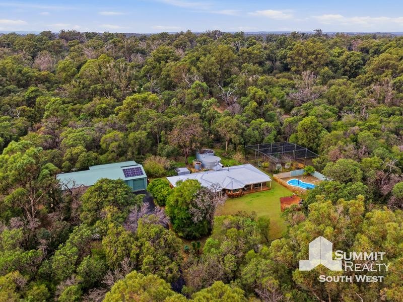 240 Minninup Road, Stratham