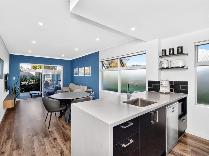 2/15 Strathyre Drive, Duncraig