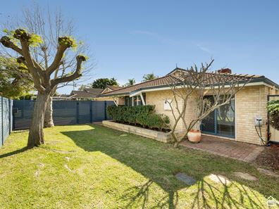 8 Storey Road, Thornlie WA 6108