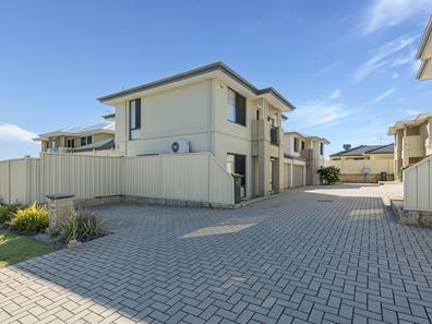 77 Oakdene Drive, Madeley WA 6065