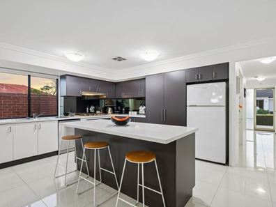 13 Northwood Loop, Thornlie WA 6108