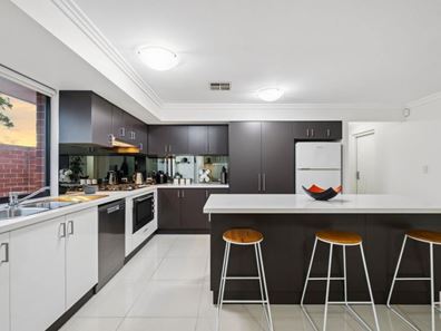 13 Northwood Loop, Thornlie WA 6108