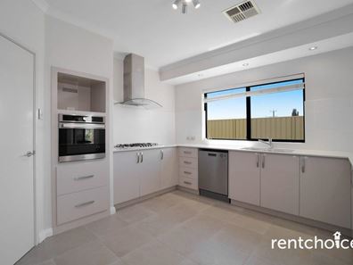 15 Fawcett Road, Lake Coogee WA 6166