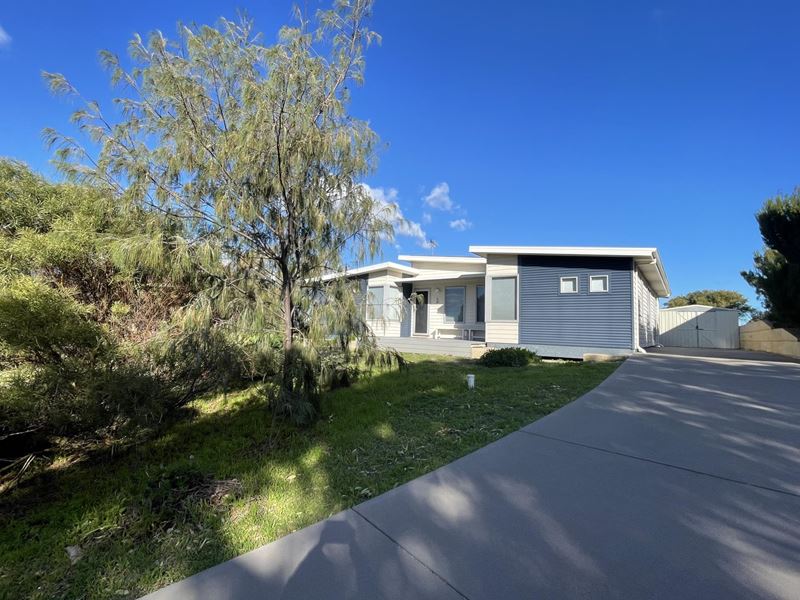 6 Collett Place, Guilderton WA 6041