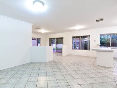 16 Turquoise Court, Forrestfield WA 6058