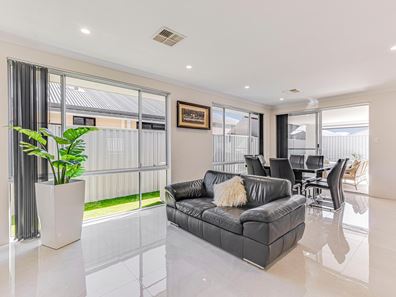 15 Bromfield Avenue, Brabham WA 6055