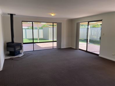 22 Fairway Crescent, Meadow Springs WA 6210