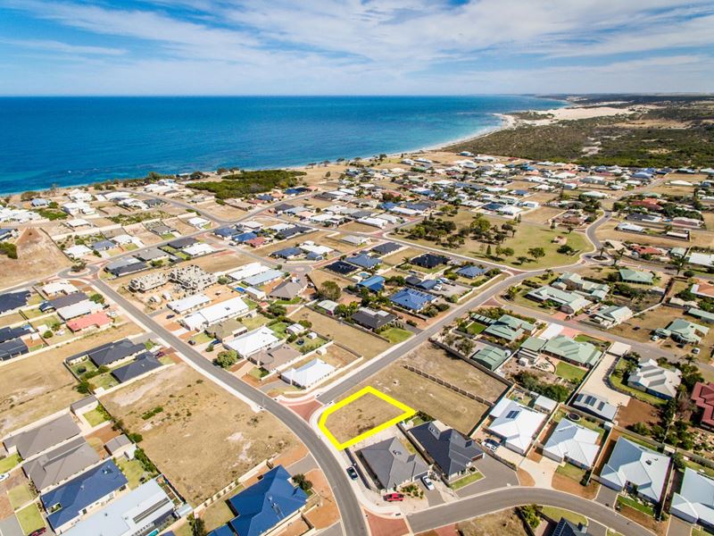 21 Reef Boulevard, Drummond Cove WA 6532