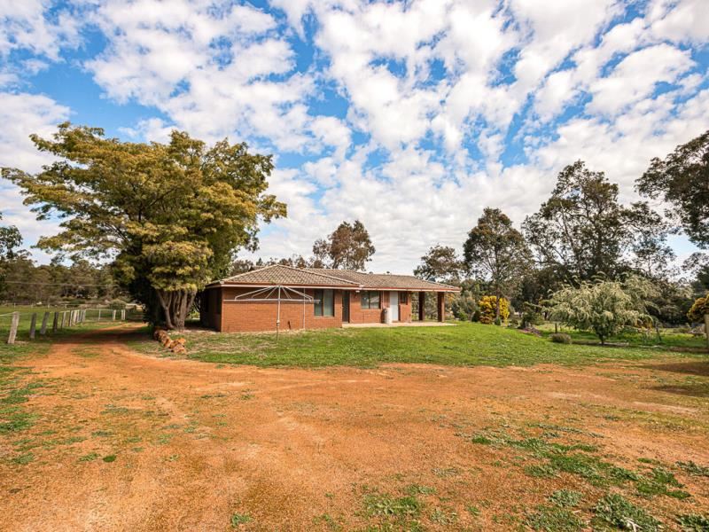 688 Albany Highway, Bedfordale WA 6112