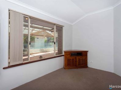 10 Domeney Place, Landsdale WA 6065