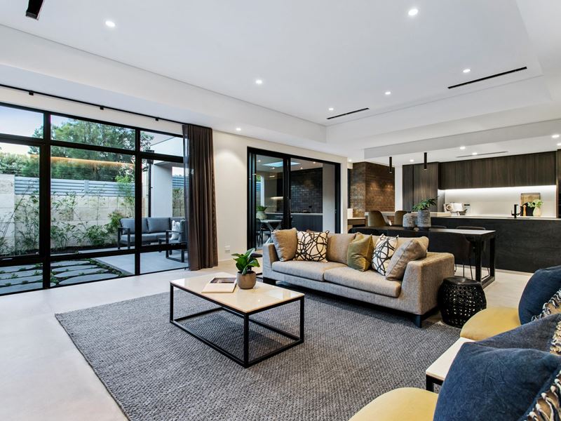 6 Sawyer Way, Salter Point