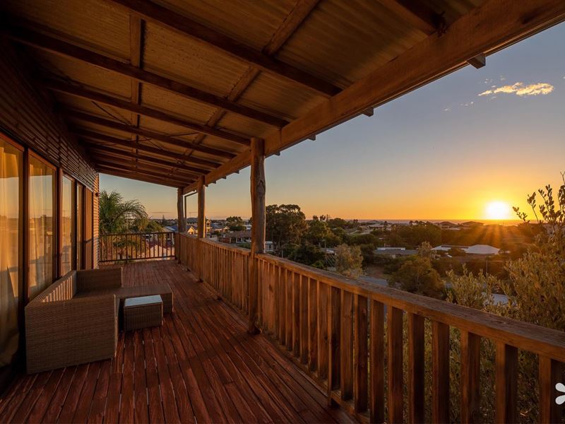 5 Allan Place, Halls Head WA 6210