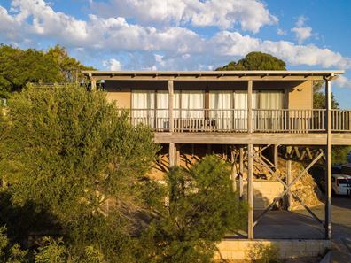 5 Allan Place, Halls Head WA 6210