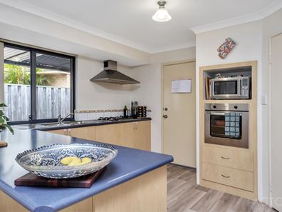 6 Tingle Way, Halls Head WA 6210