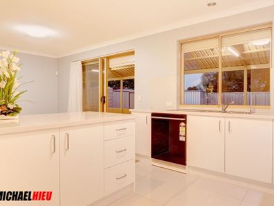 2 Jefferson Drive, Marangaroo WA 6064