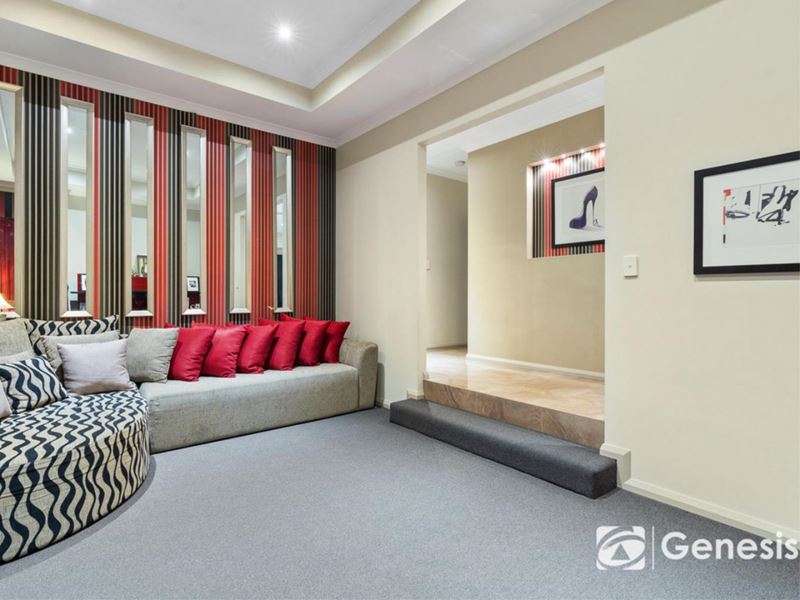 10 Columbia Parkway, Piara Waters WA 6112