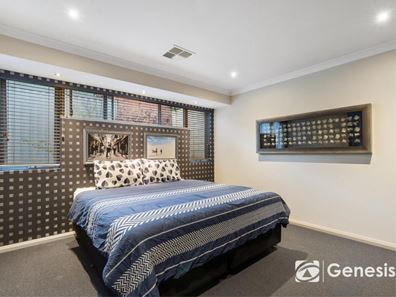 10 Columbia Parkway, Piara Waters WA 6112