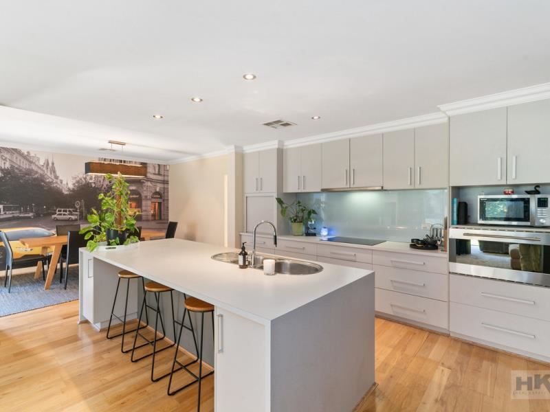 11 Nouveau Turn, Aveley